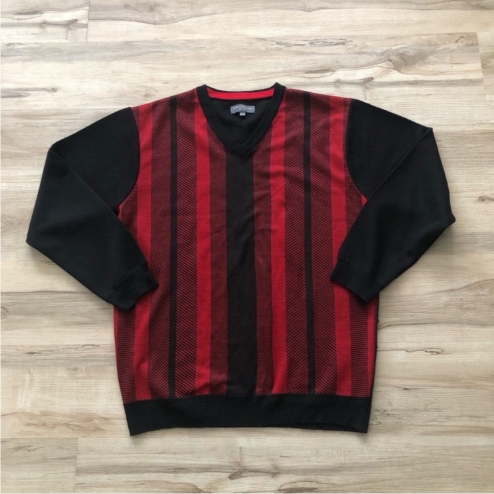 Vroom & Dreesmann Munich Men's Black and Red Striped Sweater